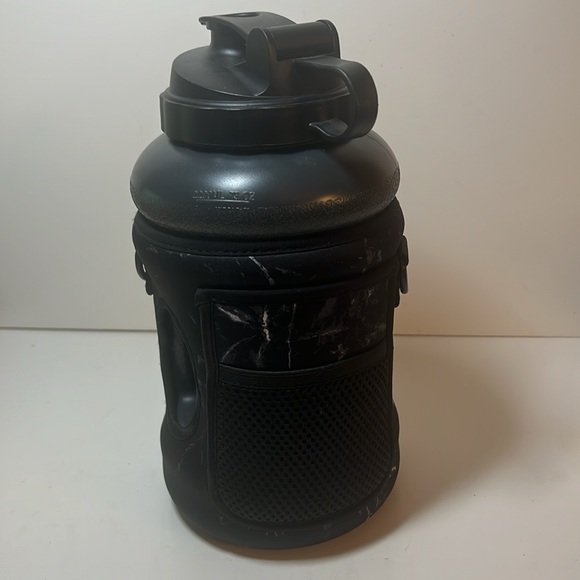 Hydro jug with carry strap - Picture 3 of 5